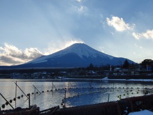 2014.1.1夕日を背にした富士山